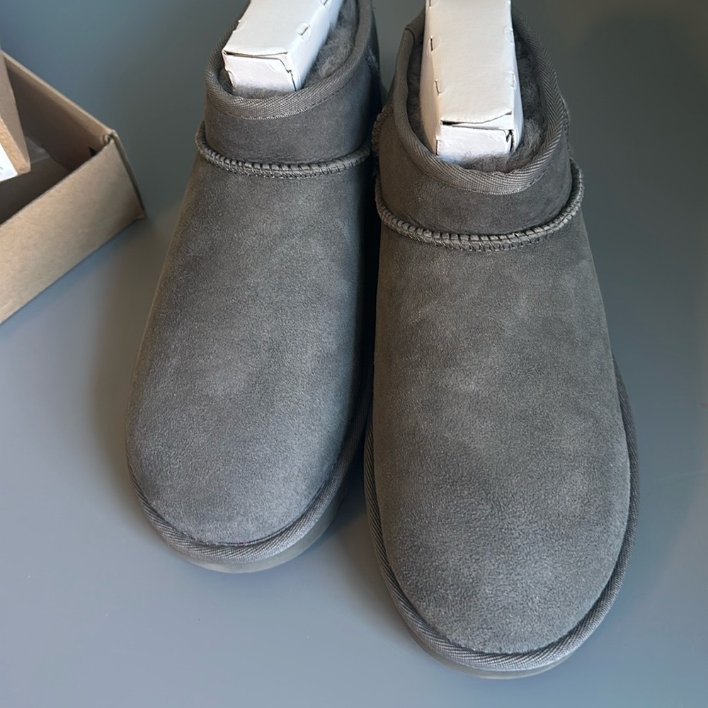 BNIB UGG women’s classic ultra mini size 9 gray